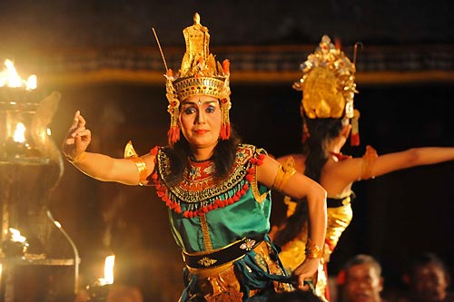 Đặc sắc điệu m&uacute;a Kecak tr&ecirc;n đảo Bali Indonesia